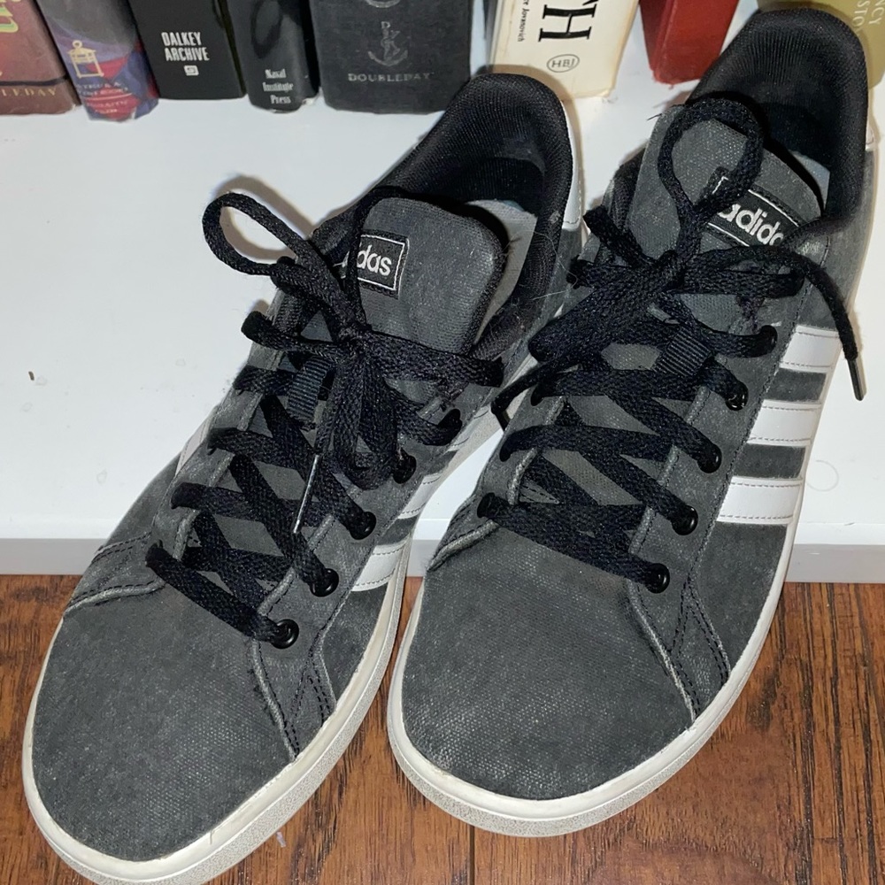 Girls size 4 Adidas Black